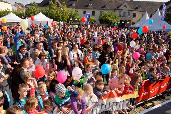 Junetko - Kinderfestival Konz 2015 - Marktplatz - 15 Uhr Maus Show