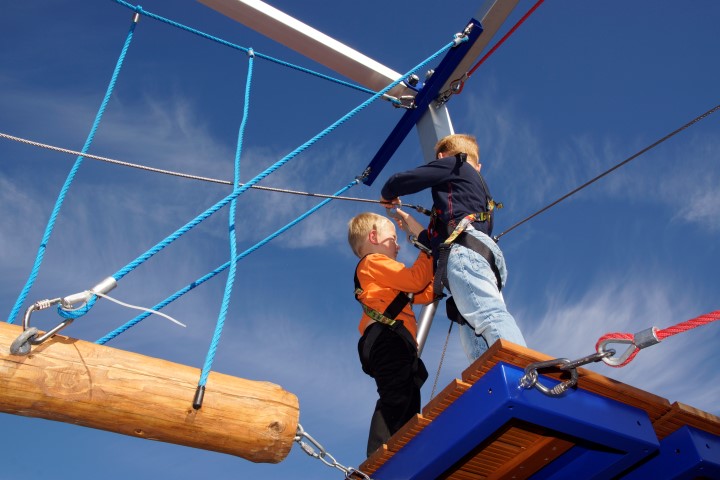 JuNetKo - Kinderfestival Konz 2015 - rund ums Rathaus - Kinder Hochseilgarten